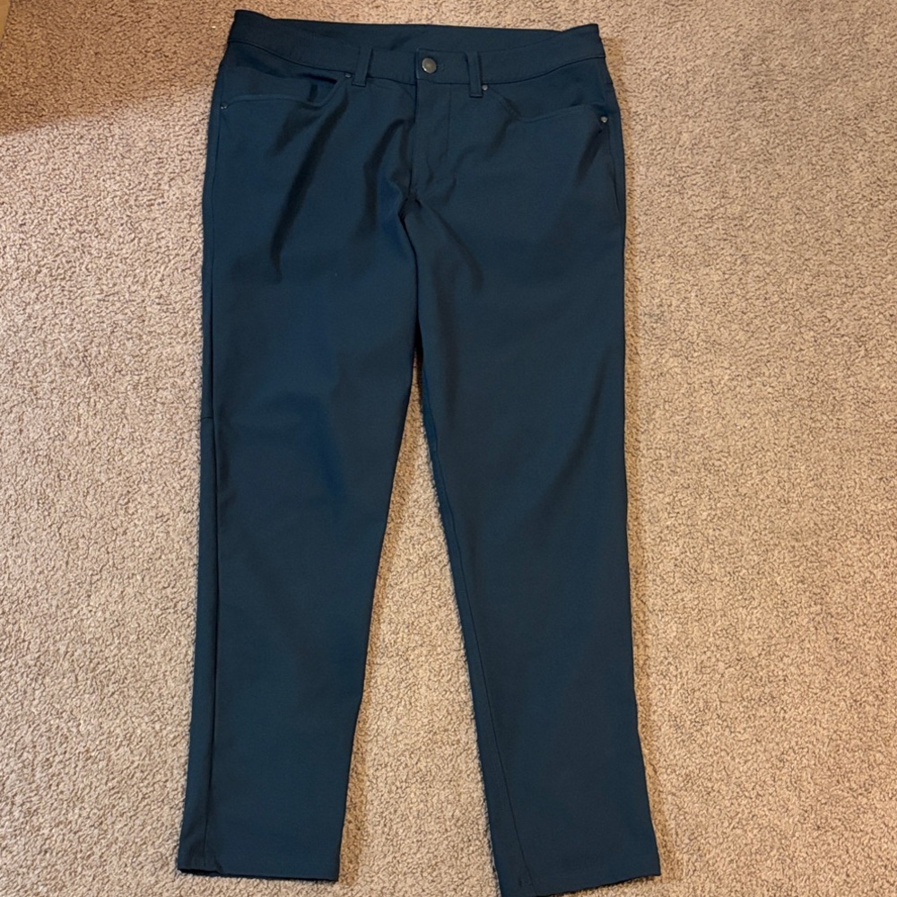 lululemon athletica Men's Obsidian Chinos